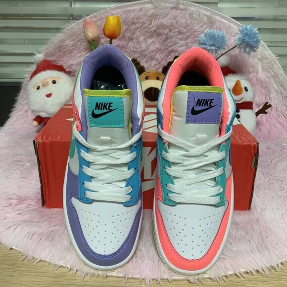 Fashion Dunk Low Triple Pink Shoes - Women's Size 8.5 - Picture 3 of 8